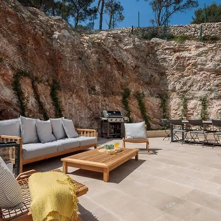 Luxurious 4-bedroom Sempervivum In Βίλα Sutivan