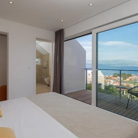 Luxurious 4-bedroom Sempervivum In