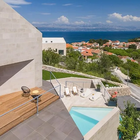 Luxurious 4-bedroom Sempervivum In Βίλα Sutivan