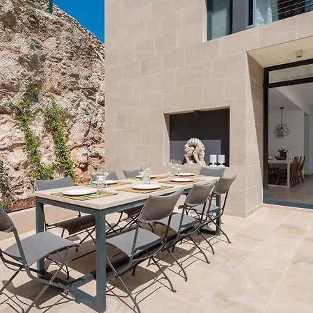 Villa Luxurious 4-bedroom Sempervivum In Sutivan