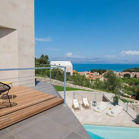 Villa Luxurious 4-bedroom Sempervivum In *