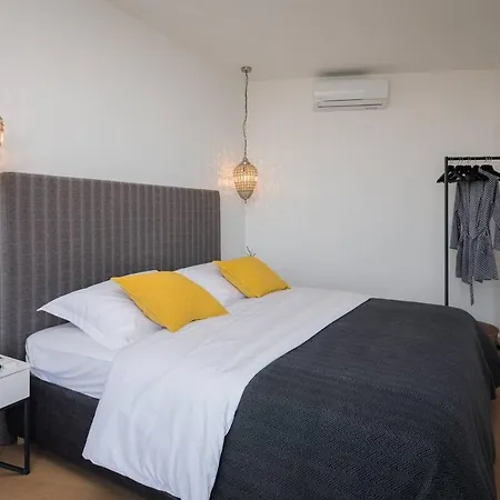 Luxurious 4-bedroom Sempervivum In