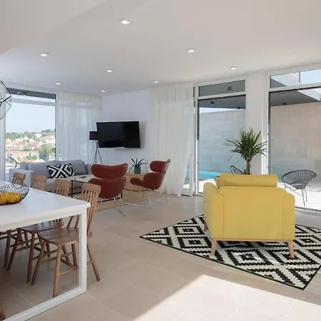Luxurious 4-bedroom Sempervivum In * Sutivan