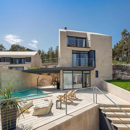 Luxurious 4-bedroom Sempervivum In Villa *