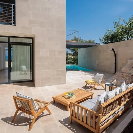 Luxurious 4-bedroom Sempervivum In *