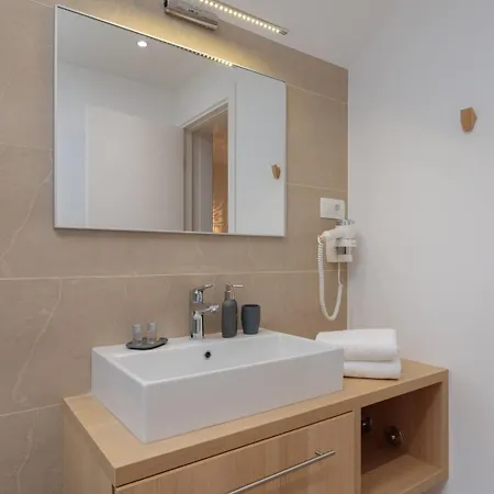 Luxurious 4-bedroom Sempervivum In *