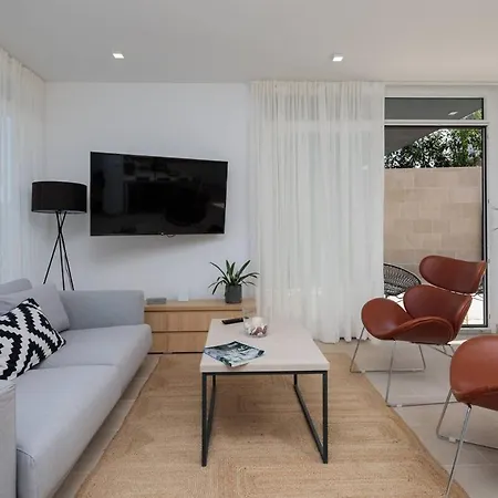 Luxurious 4-bedroom Sempervivum In Villa
